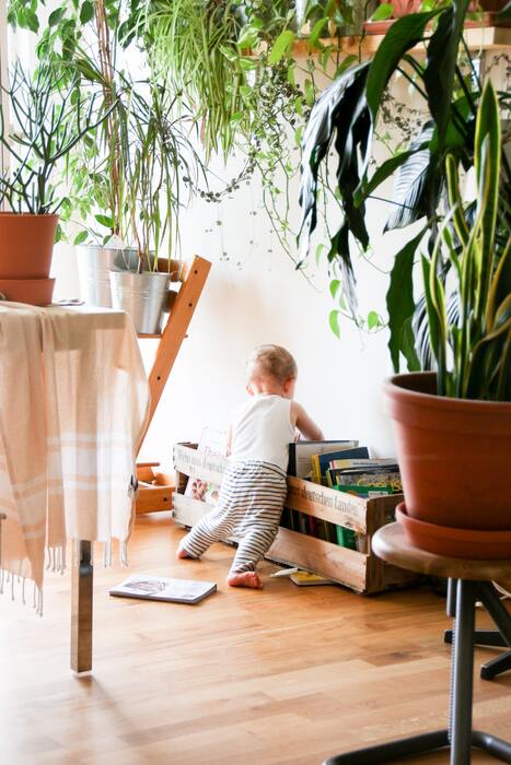 Apprentissage de la marche à la crèche